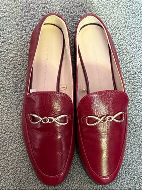 Zara leather loafers w/gold hardware bow detail on the vamp. Size 40, US 9.